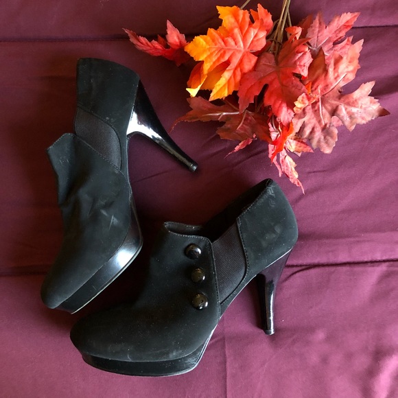 FIONI Clothing Shoes - Black Booties